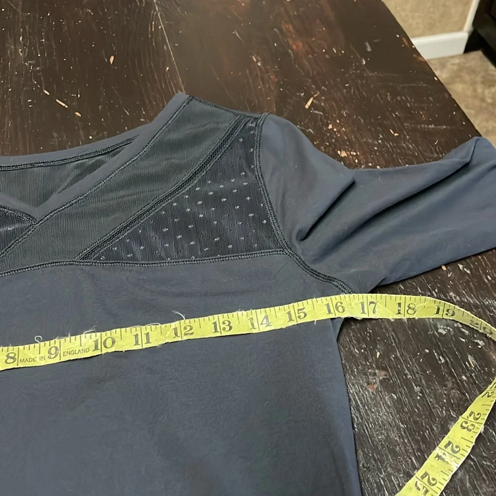 Lululemon Just Breathe Long Sleeve Mesh Top Workout Athletic  Black Size 4.